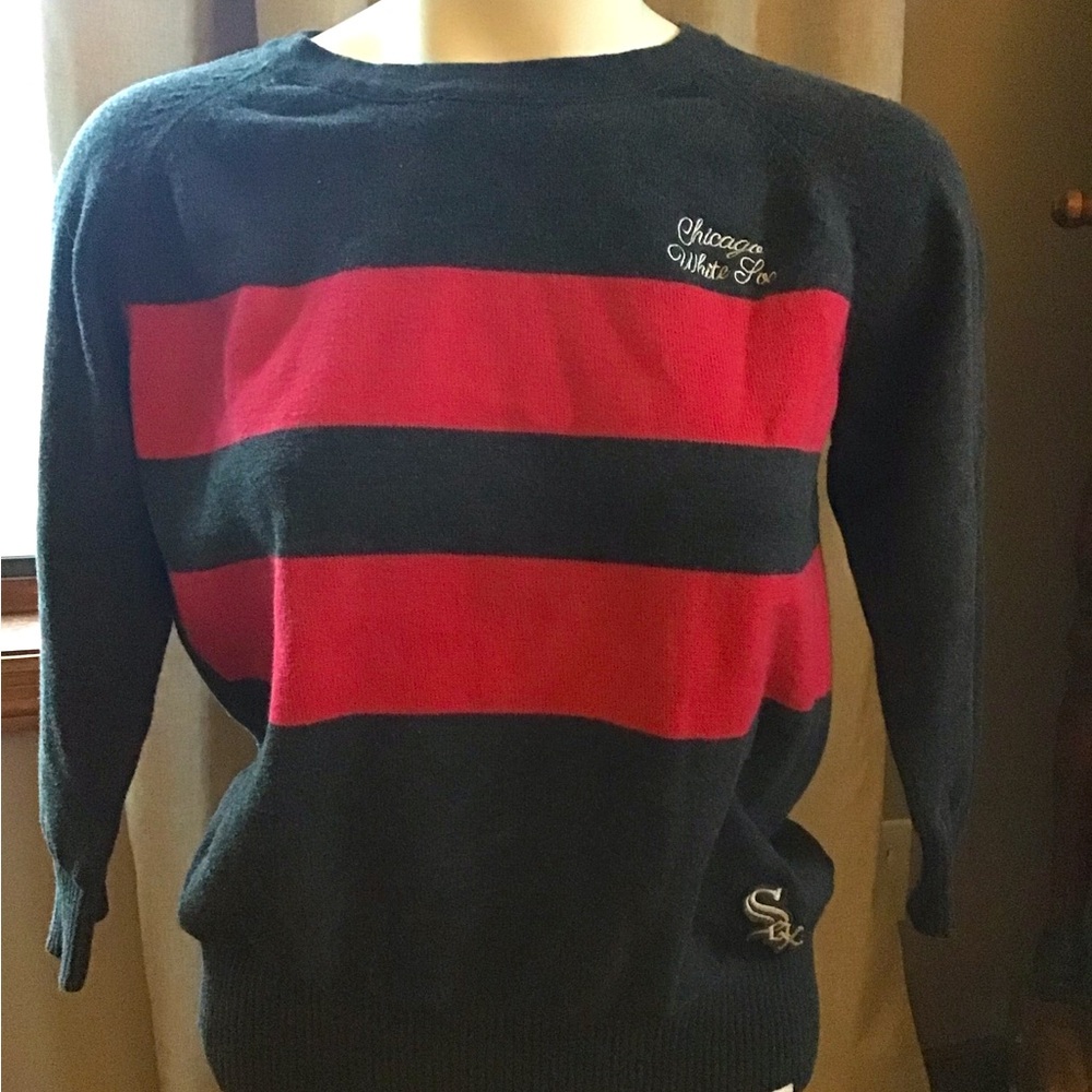 47 Women's Grey and Pink Crew Neck Sweater